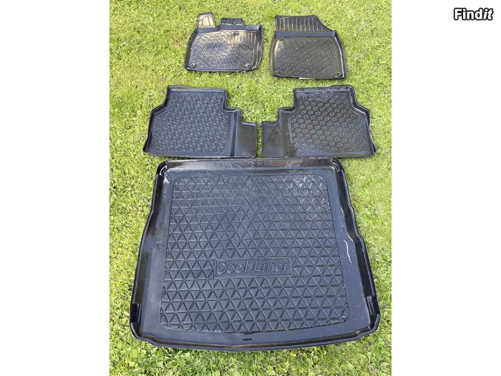 Säljes Gummimattor Audi Q4
