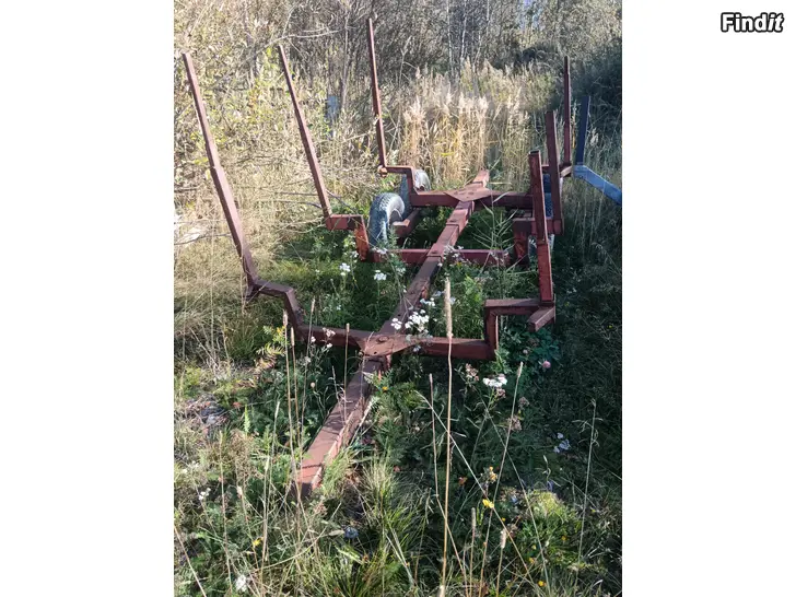 Säljes Kran och skogsvagn