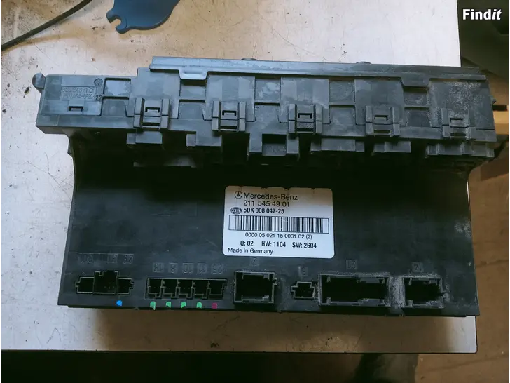 Myydään MB E W211 2003 takaluukun sulakerasia 2115454901