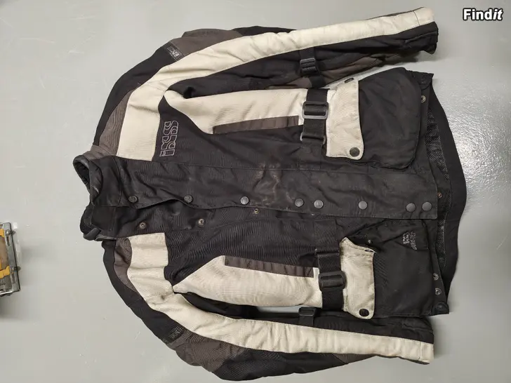 Myydään IXS gore-tex mc jacka, str M