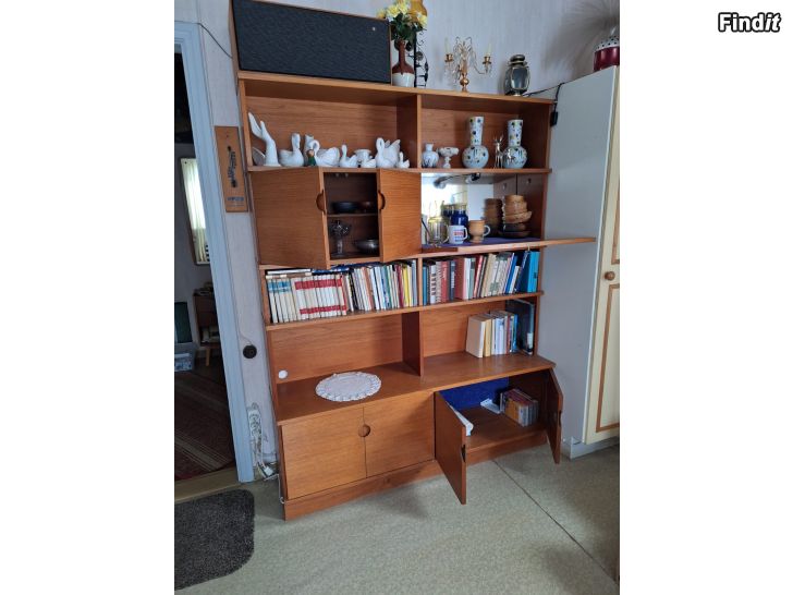 Säljes Retro bokhylla med barskåp