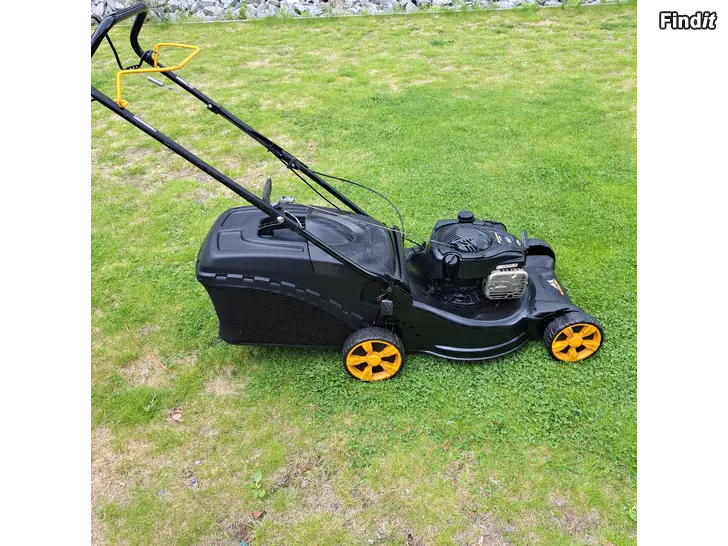 Myydään Ruohonleikkuri McCulloch M51 575 CMD