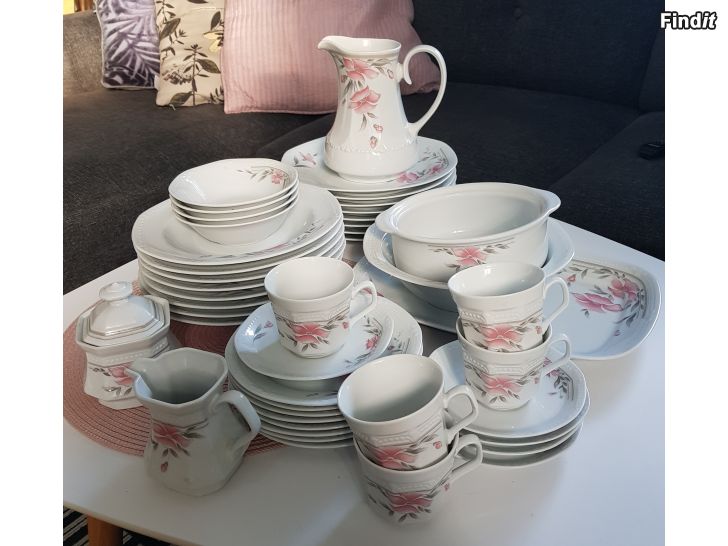 Säljes Kaffeservis  matservis 44 delar Bavaria porslin