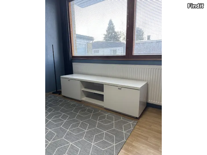 Säljes IKEA BYÅS Tv-bänk