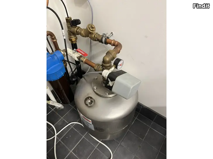 Säljes Vattenrening - NERO Stuga, WATMAN membrantrycktank 25l/8bar, Watman borrhålspump PM 18-24/VS 3V
