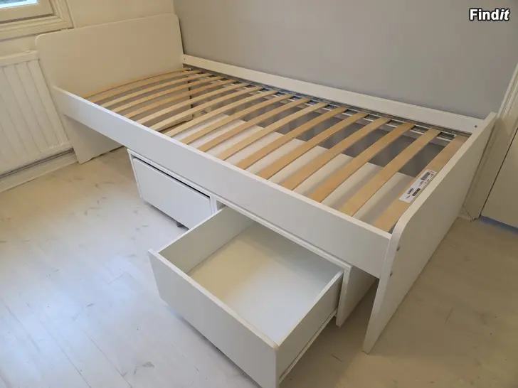 Säljes Ikea SLÄKT säng och två förvaringslådor