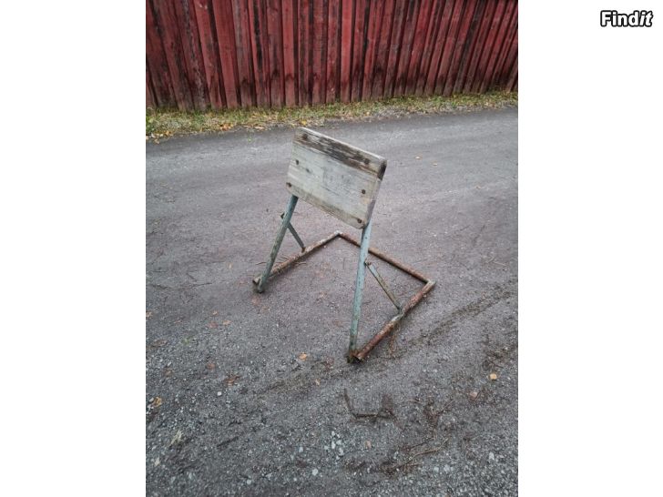 Myydään Perämoottorin säilytys pukki