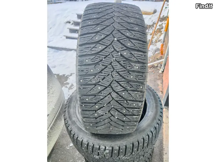 Säljes Triangle 225/45/17 nastarenkaat