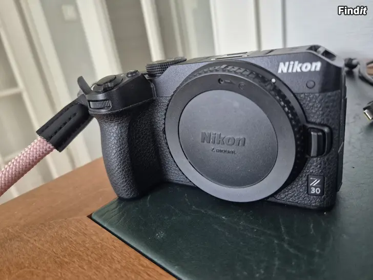 Myydään Nikon z30 peilitön järjestelmäkamera