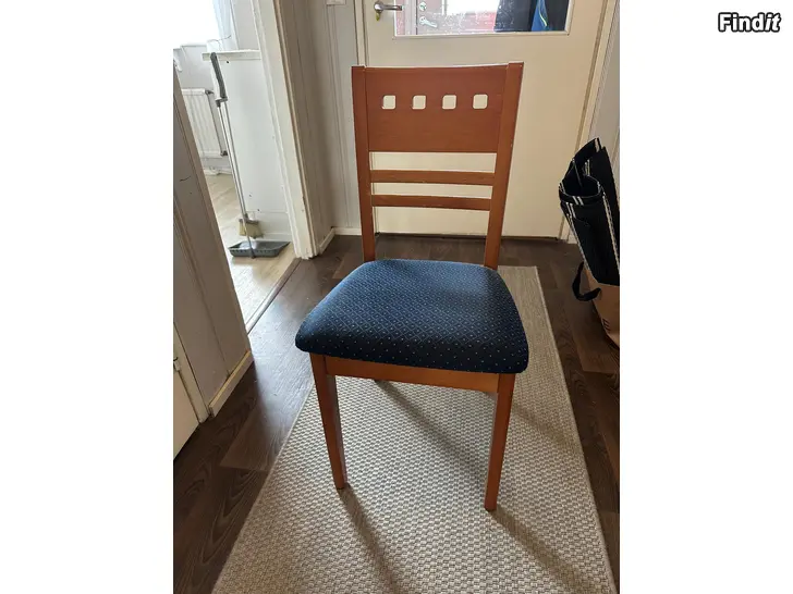 Myydään 2 trästolar/2 puutuolia