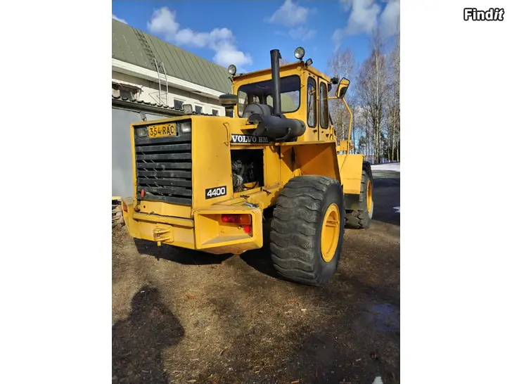 Myydään Volvo BM 4400