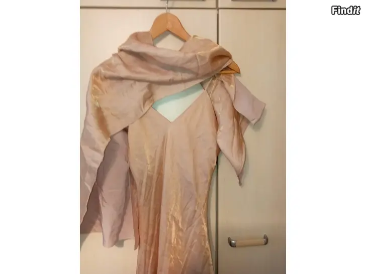 Myydään Lulu H Paris Upea kerran käytetty juhla/ilta puku