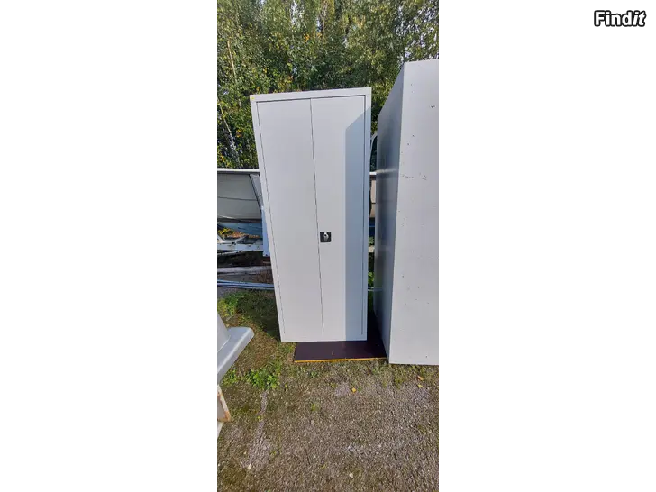 Myydään Metallikaappi