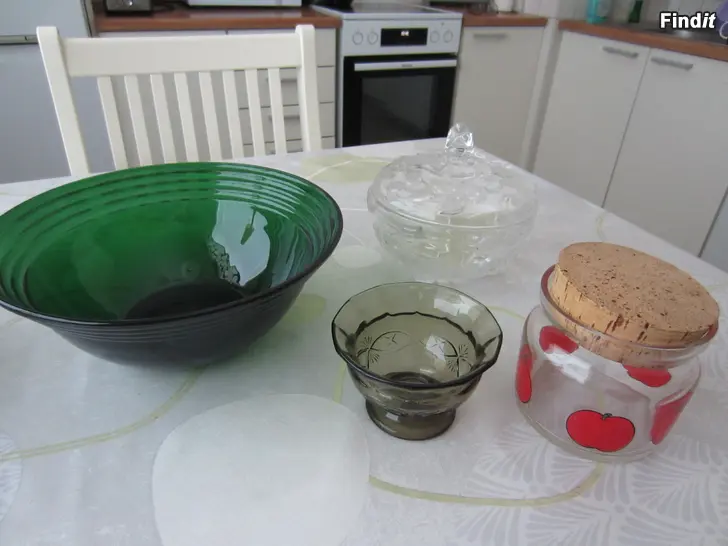 Myydään Lasiastiat,kaikki kerralla myyntiin