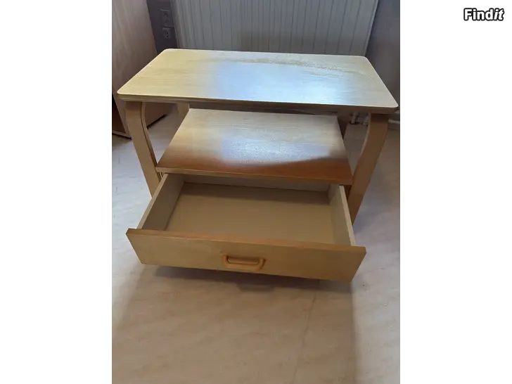 Säljes RULLVAGN TV-BORD