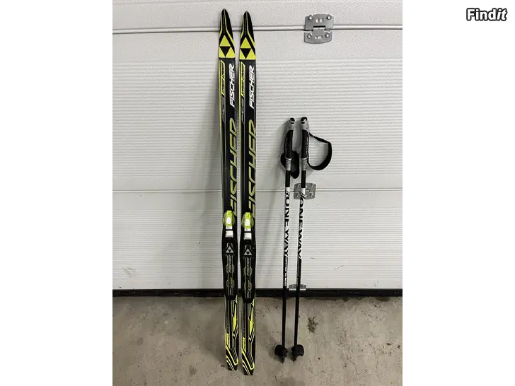 Säljes Fischer 120 cm skidor med NNN bindning och 90cm stavar
