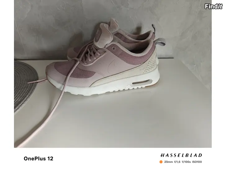 Myydään Nike Air Max Thea