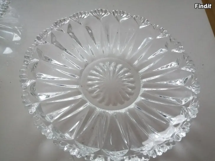 Myydään Nuutajärven lasulautaset