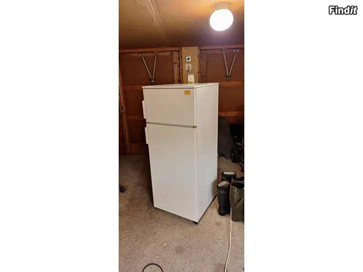 Säljes Kylskåp säljes