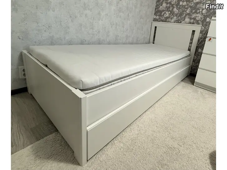 Myydään Sängynrunko + patja IKEA, jossa 2 laatikkoa, valkoinen, koko 90\200cm