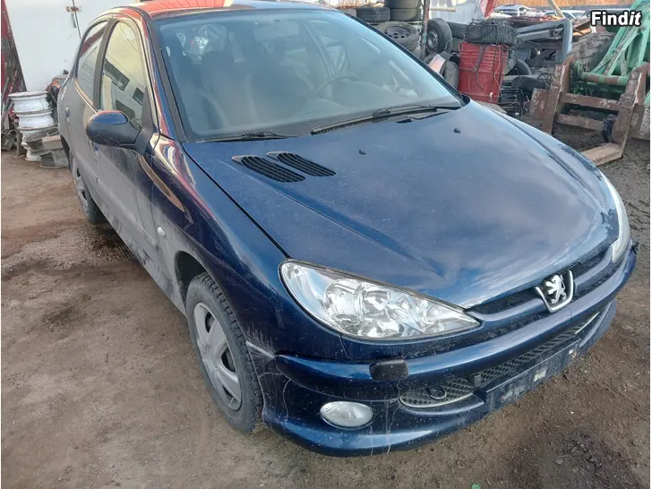 Myydään Peugeot 206 1,4 manuaali 2008 varaosina