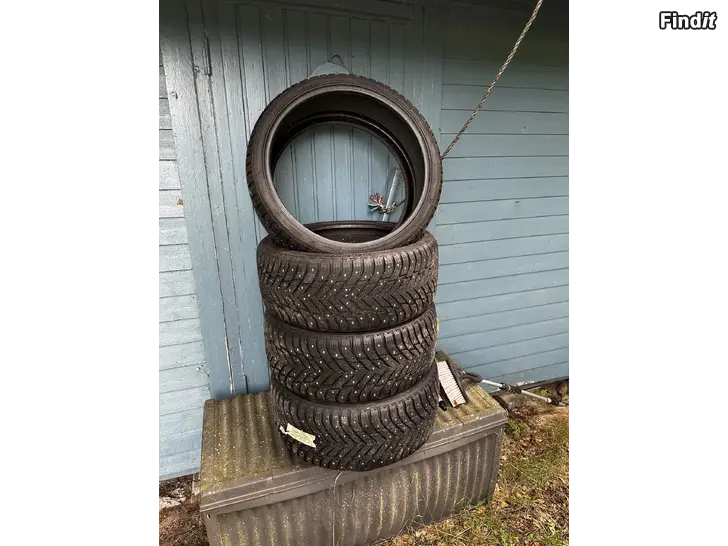Säljes Däck utan fäjgar 235/35 R20
