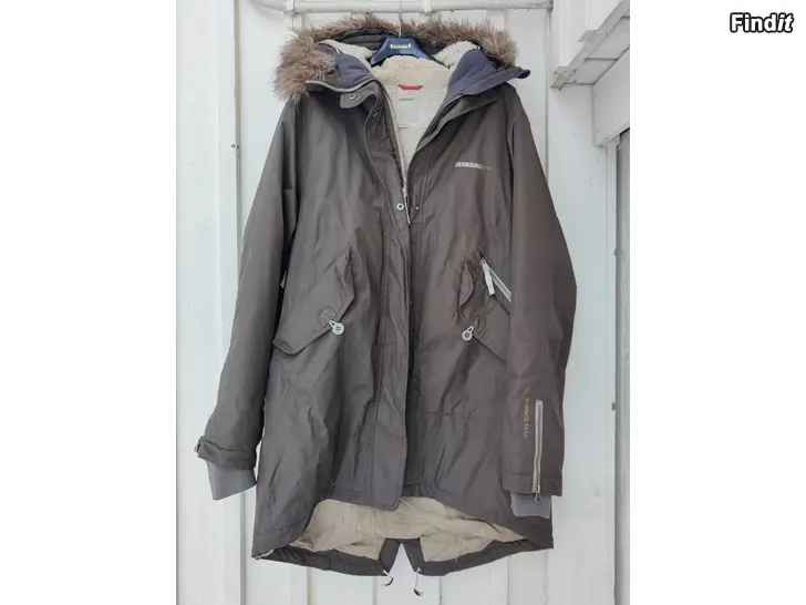 Säljes Didriksons parka storlek 44