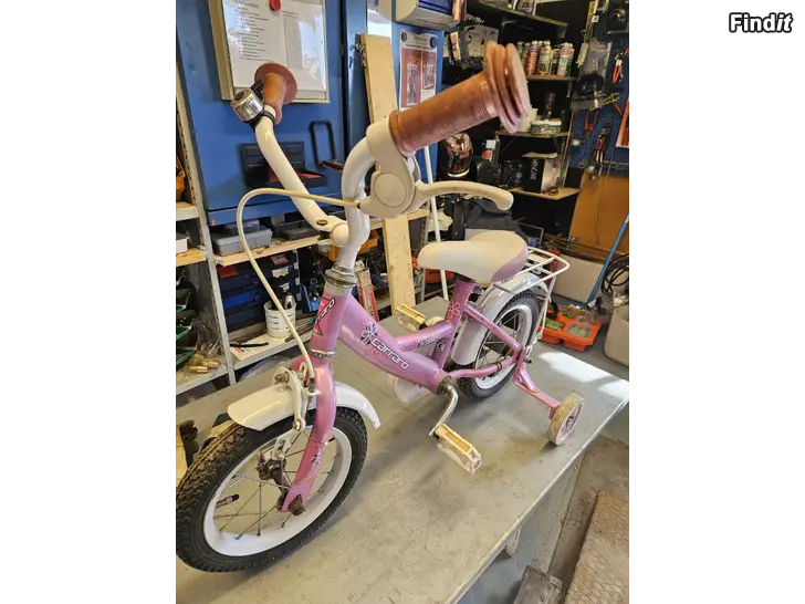 Myydään 12 pinkki pyörä