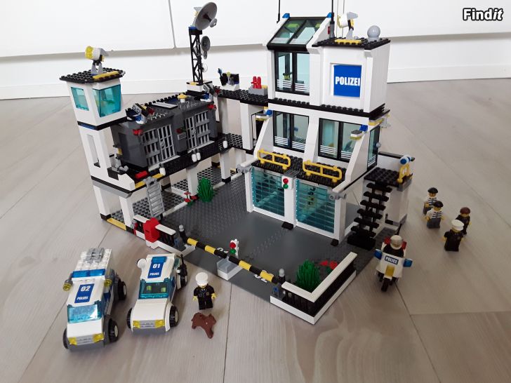 Säljes Lego polisstation 7744