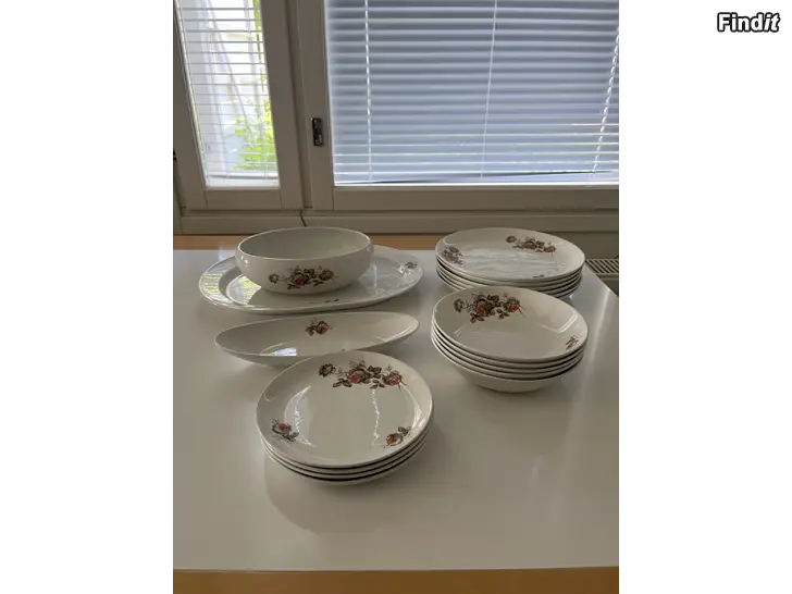 Myydään Arabia Sivi astiastoa