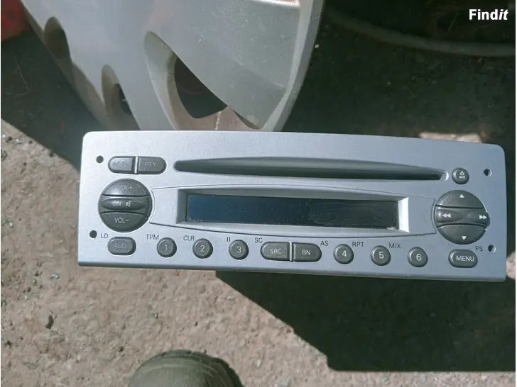 Myydään Alfa Romeo 156 2005 radio cdllä 156053738