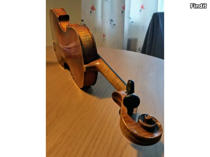 Myydään 4/4 Fiol viulu