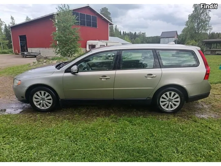Myydään Volvo V70
