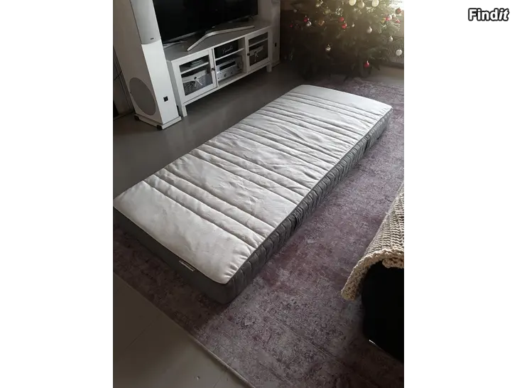 Säljes 90 x 200 patja