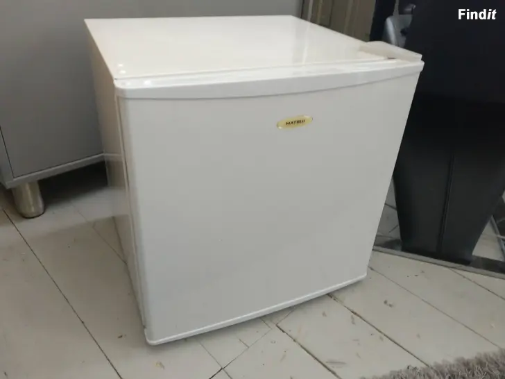 Myydään Matsui 39 liters kylskåp med litet frysfack