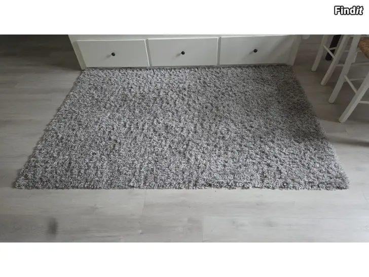 Säljes Grå matta 195x133