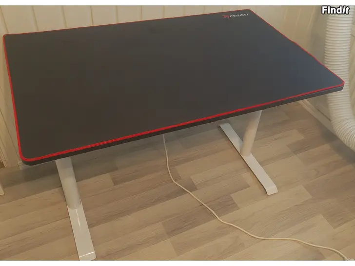 Säljes Arozzi Arena Leggero Gaming Desk Databord