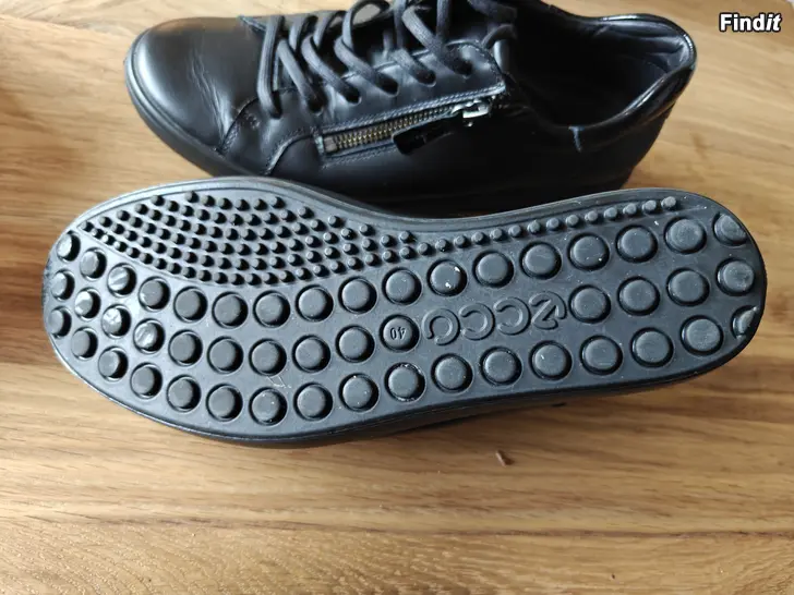 Säljes Ecco promenadsko  storlek 40