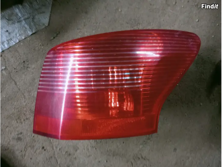 Myydään Peugeot 407 farmari 2005 takavalot