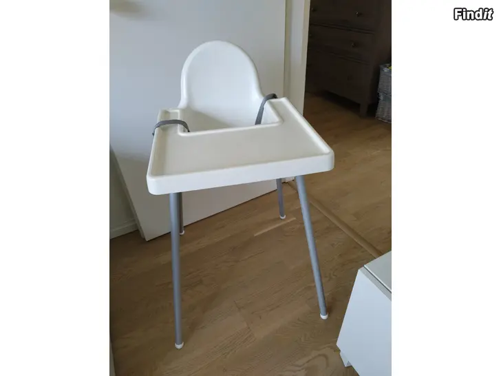 Säljes Matstol med bricka