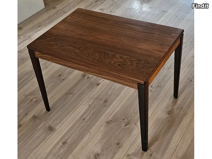 Säljes Sidobord i teak