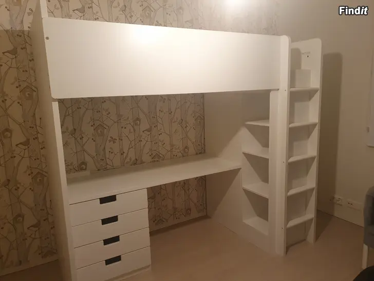 Myydään SMÅSTAD högsäng med skrivbord och garderob