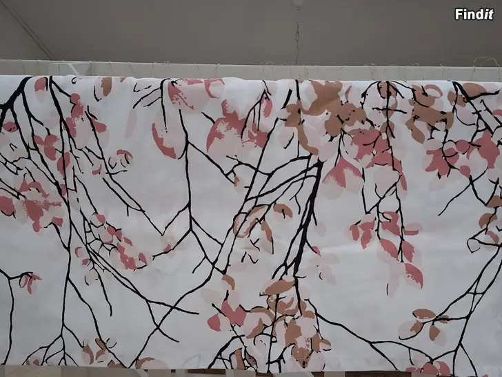 Säljes Ny Vallila Lehtisade gardinkappa