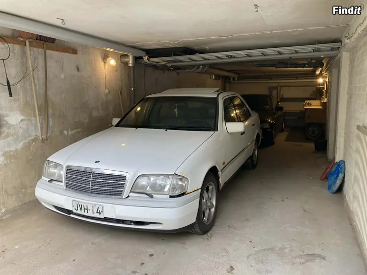 Säljes 1995 Mercedes-Benz C220 projekt