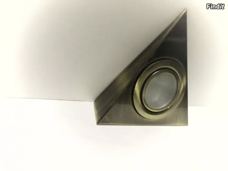 Myydään TYYLIKKÄÄT KOLMIOMUOTOISET SPOTIT