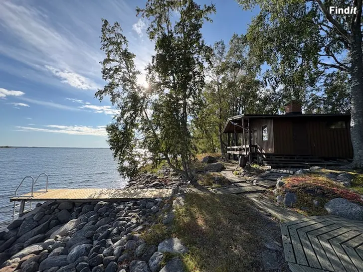 Säljes Sommarstuga på holme i Björköby