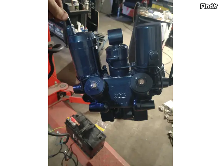 Myydään Yamaha 90 tilt trim system