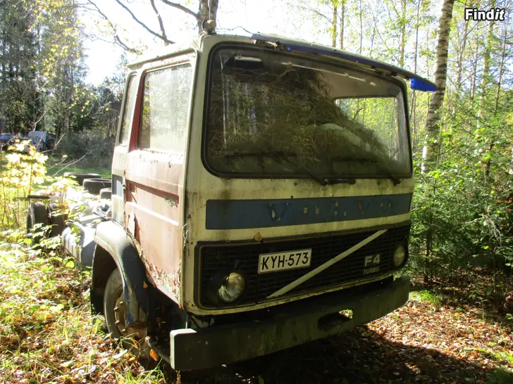 Myydään Volvo F 407 skan purkuosa-auto kärri aihioksi