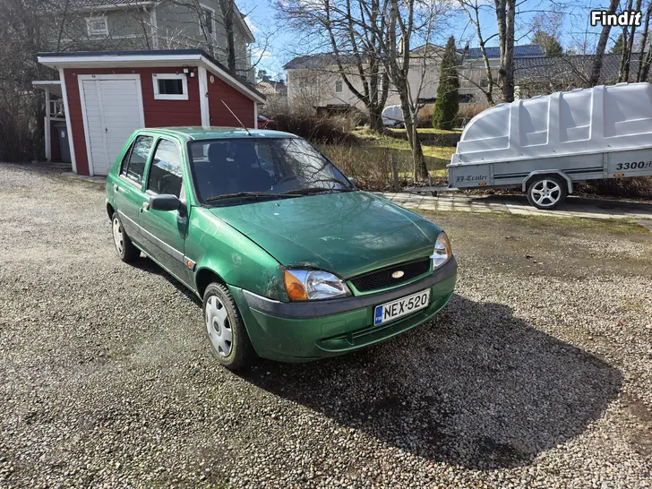 Myydään Ford fiesta 1.3 my02 ajettu 75tkm +korjattavaksi+