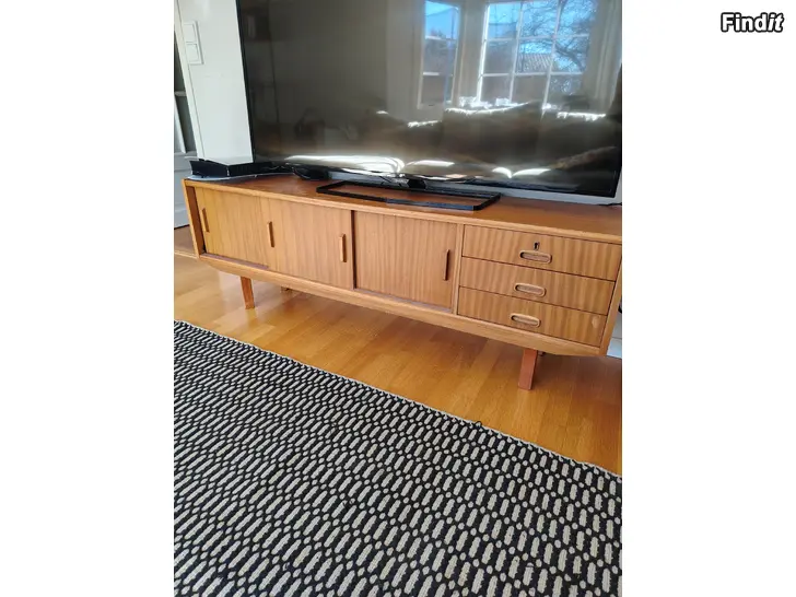 Säljes Retro skänk i teak